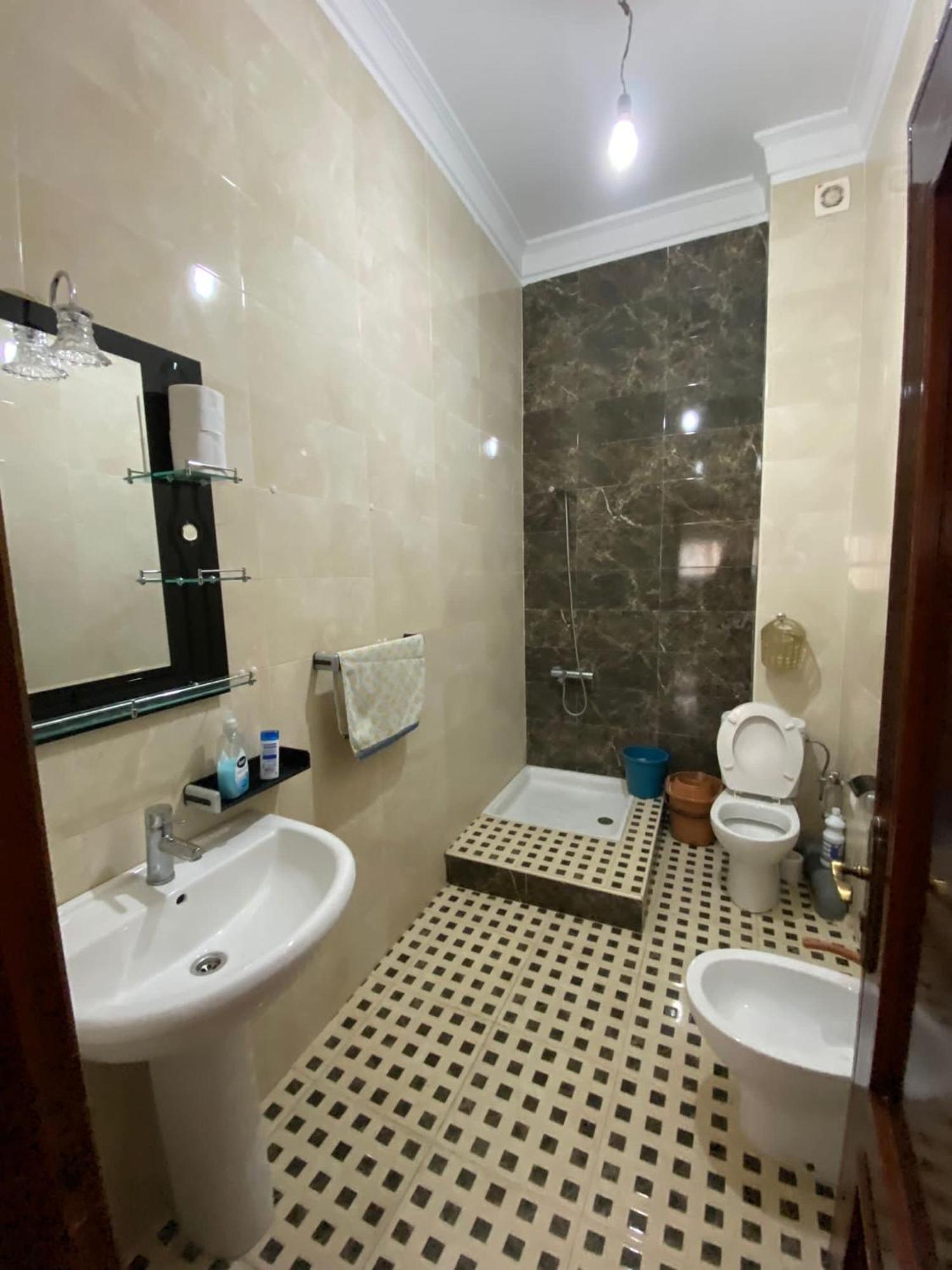 Appartement Martil 3 Chambres Proche De Centre Ville 5Mn A Pied Et La Plage 10Mn A Pied Et 10Mn De Aeroport Tetouan En Voiture Exterior foto